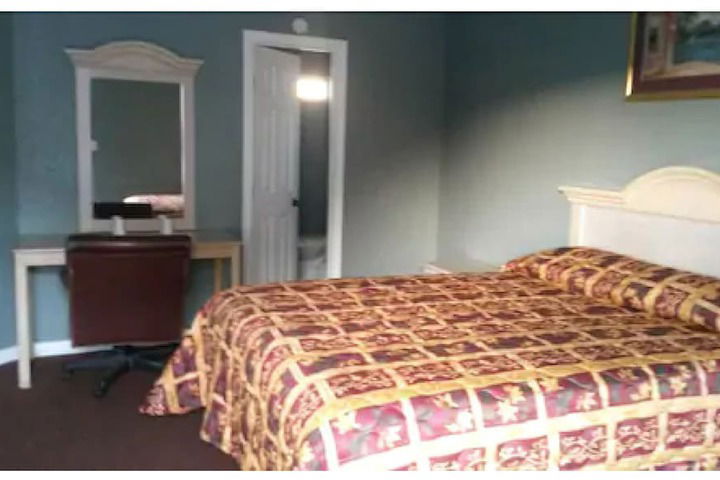 Deluxe Motel - thumb 2