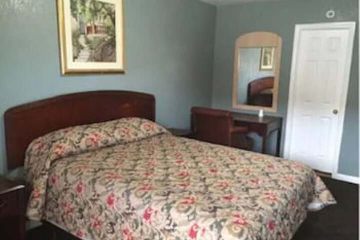 Deluxe Motel - thumb 0