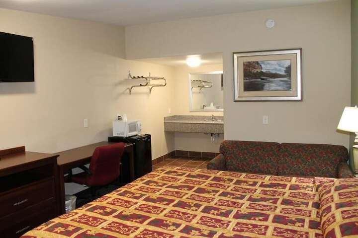 American Inn & Suites - thumb 4