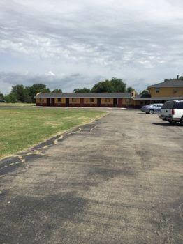 Colonial Motel - thumb 1