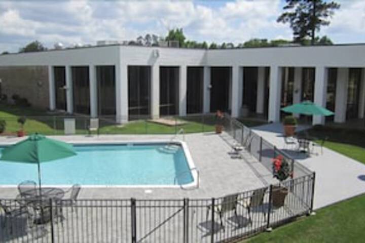 The Landmark Inn - thumb 7