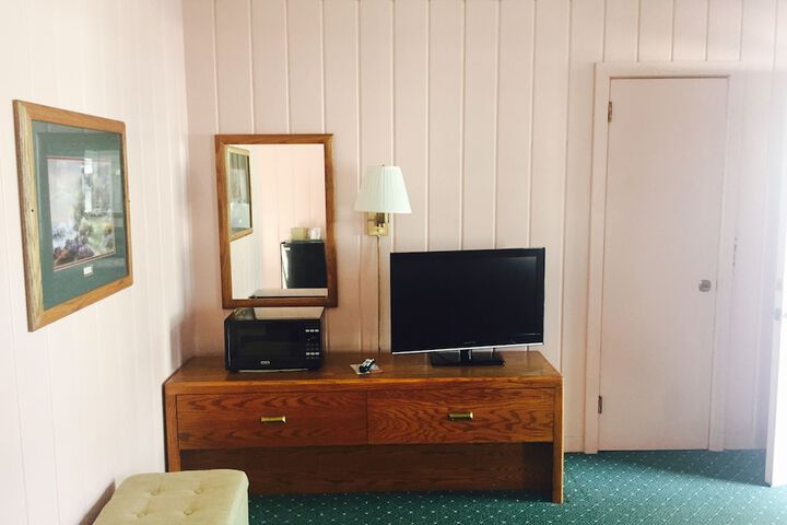 Rainbow Motel - thumb 6