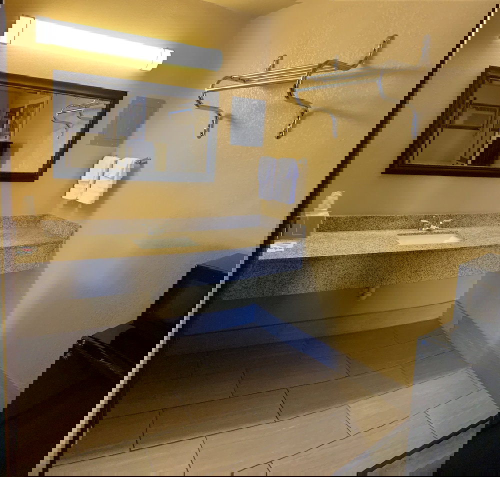 Budget Inn - thumb 6