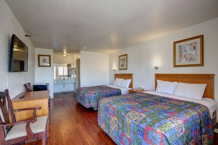 Budget Inn - thumb 1