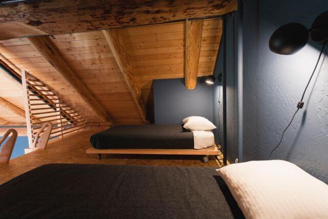 THE SUTTLE LODGE & BOATHOUSE - thumb 6