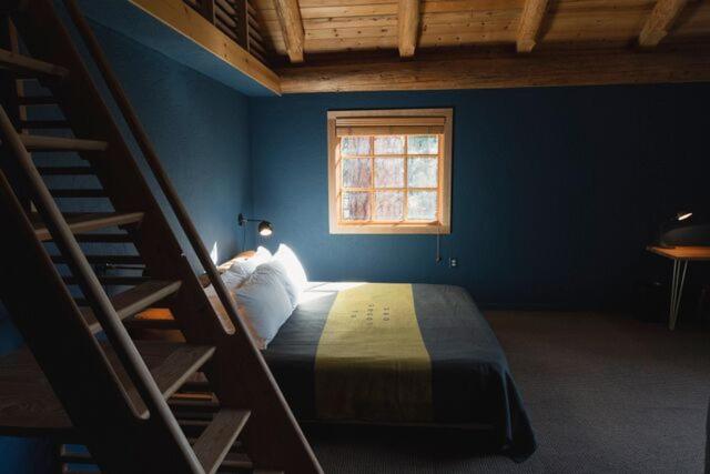 THE SUTTLE LODGE & BOATHOUSE - thumb 5