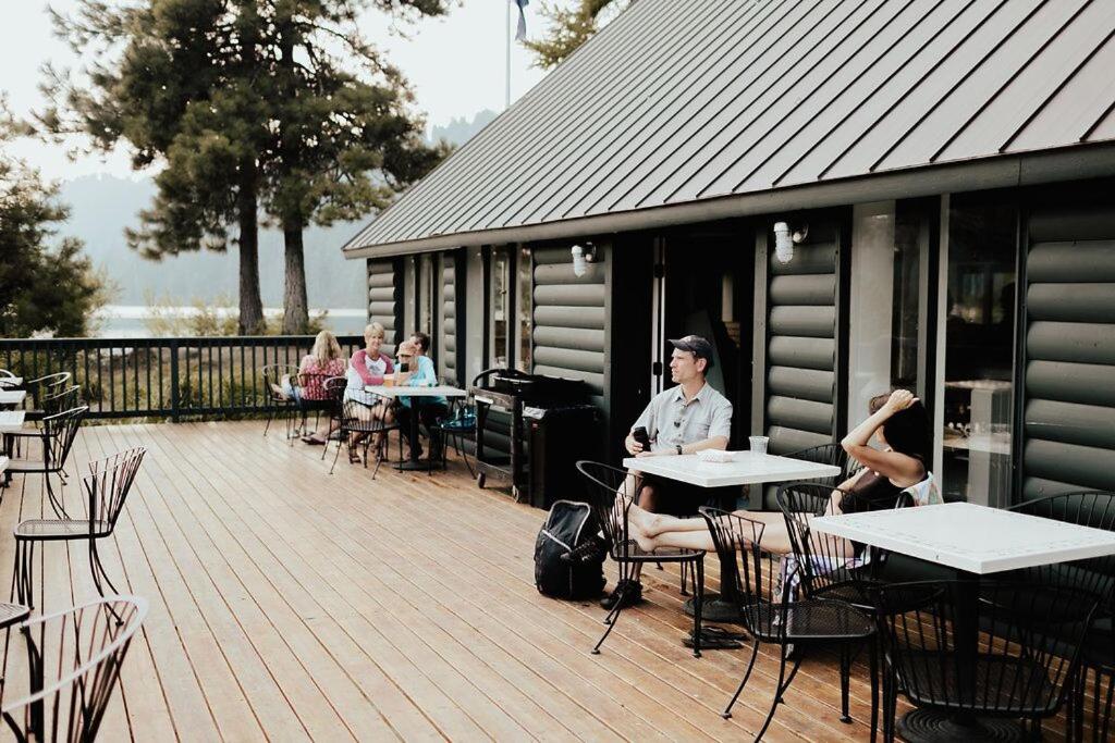 THE SUTTLE LODGE & BOATHOUSE - thumb 3