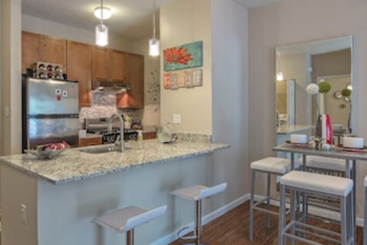 Global Luxury Suites At Broad Street - thumb 5