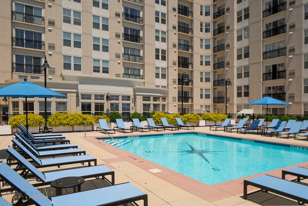 Global Luxury Suites At Stamford Center - thumb 5