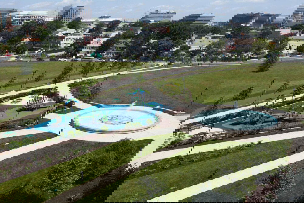 Global Luxury Suites At Stamford Center - thumb 1