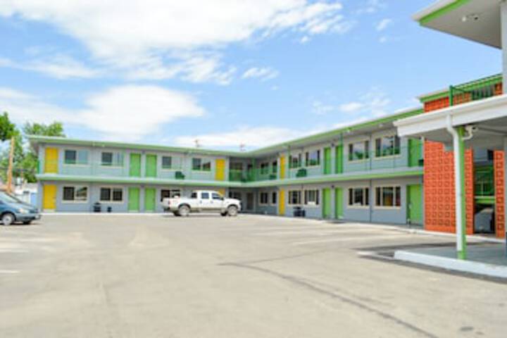 Greeley University Inn - thumb 0