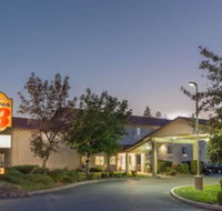 Super 8 by Wyndham Bend - Accommodation Dallas