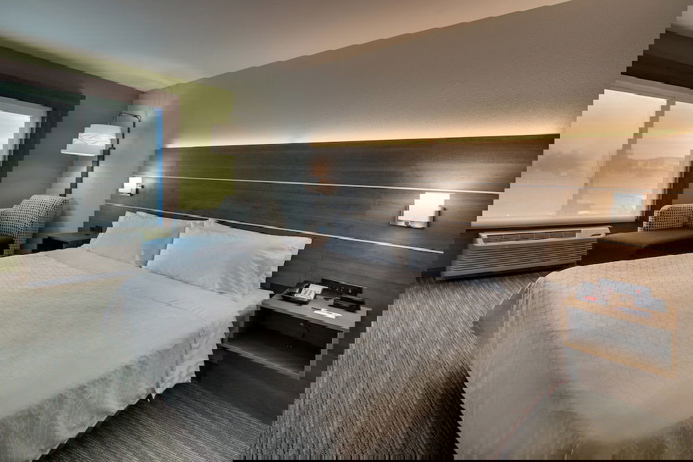 Holiday Inn Express & Suites Waukegan, An IHG Hotel - thumb 6