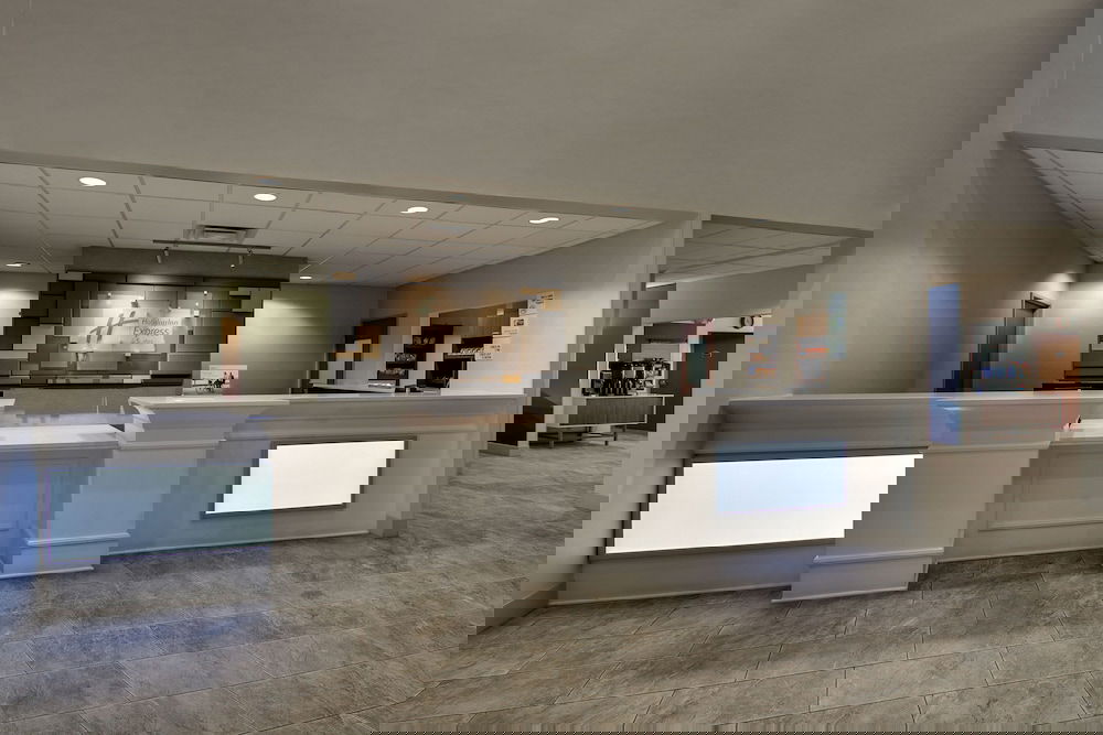 Holiday Inn Express & Suites Waukegan, An IHG Hotel - thumb 5