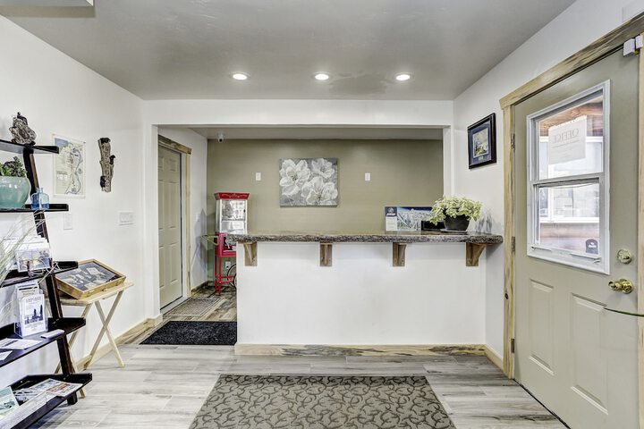 Cascade Lake Inn - thumb 5