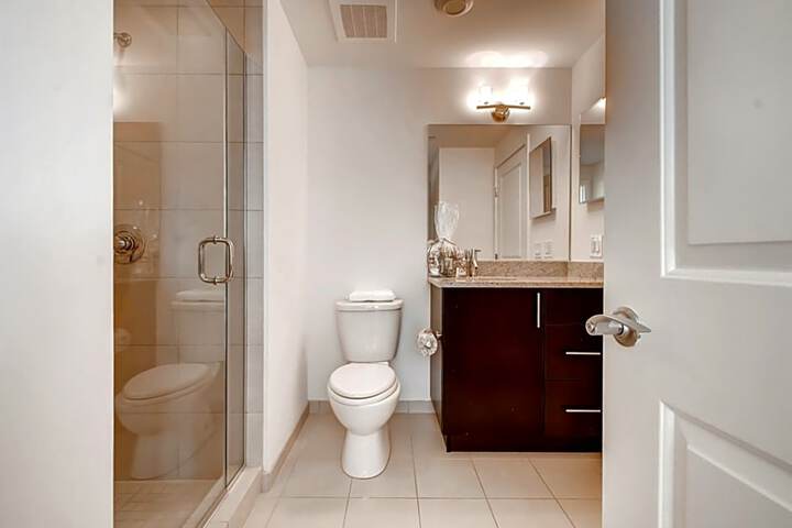 Global Luxury Suites Near Canyon Lakes - thumb 4