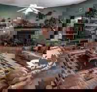 MOOSE3 - Three Bedroom Townhome - Accommodation Dallas