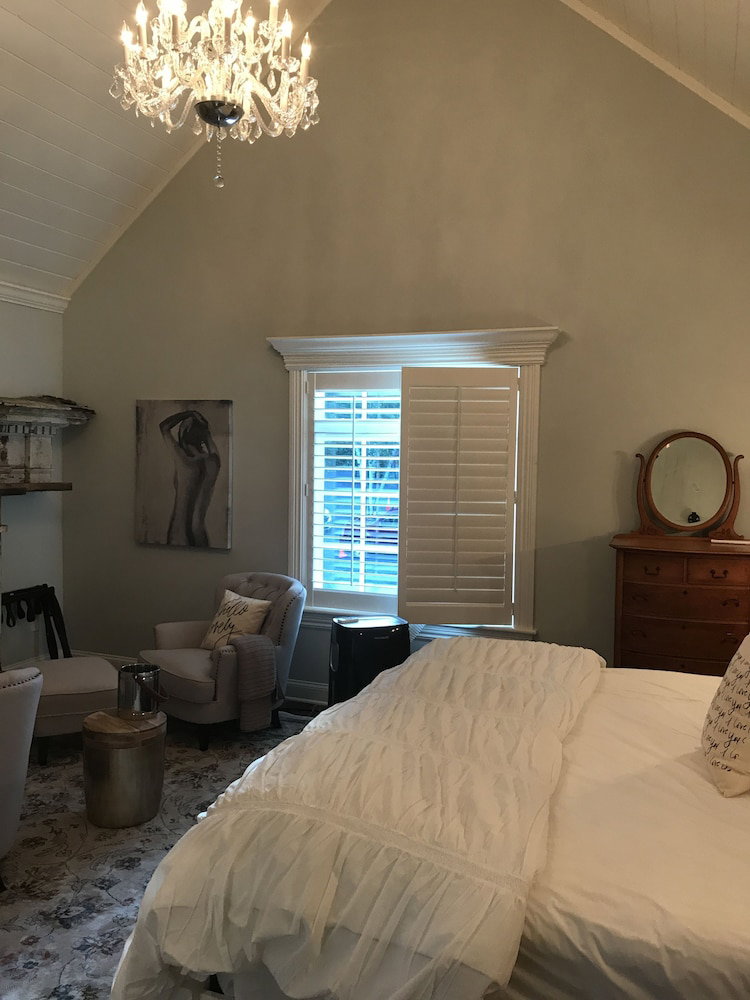 Chateau Rooms - thumb 1