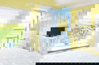 2 River Road Inn  Cottages