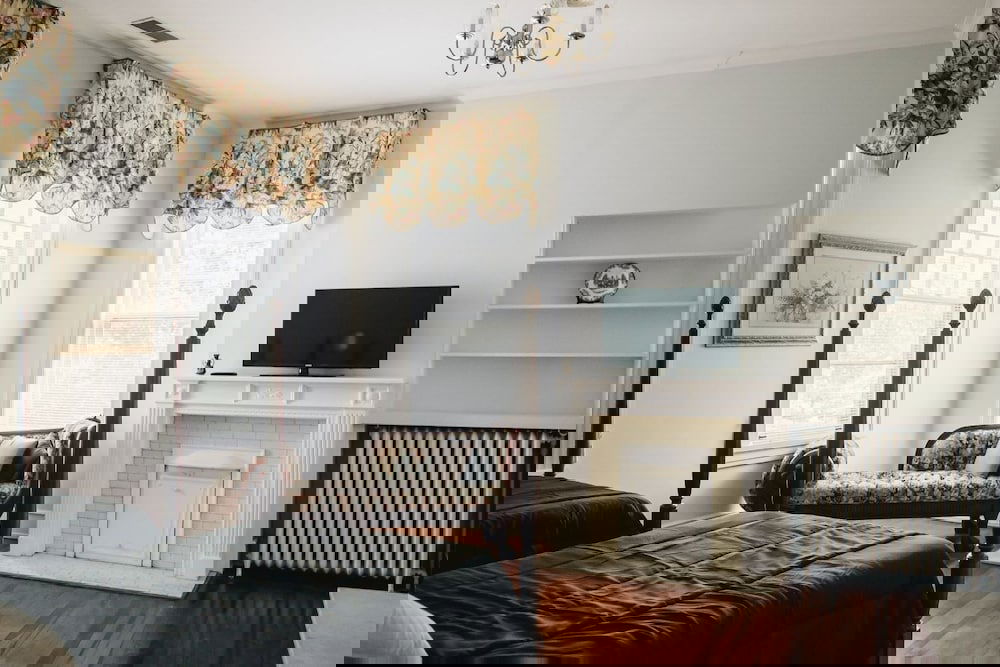 1912 Bed And Breakfast - thumb 2