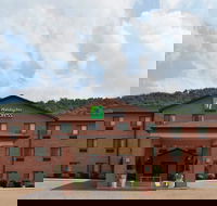 Holiday Inn Exp Chester WV an IHG Hotel - Accommodation Dallas