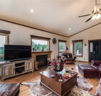 Mountain Views - Three Bedroom Cabin with Hot Tub - Accommodation Dallas