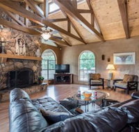 Blue Bear Retreat Eight Bedroom Cabin - Accommodation Dallas