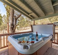Wild Horse Retreat Two Bedroom Cabin with Hot Tub - Accommodation Dallas