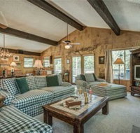 Holly Haven Five Bedroom Cabin - Accommodation Dallas