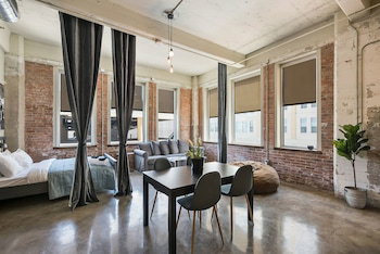 Beautiful 3bd Unit In Perfect Downtown Location