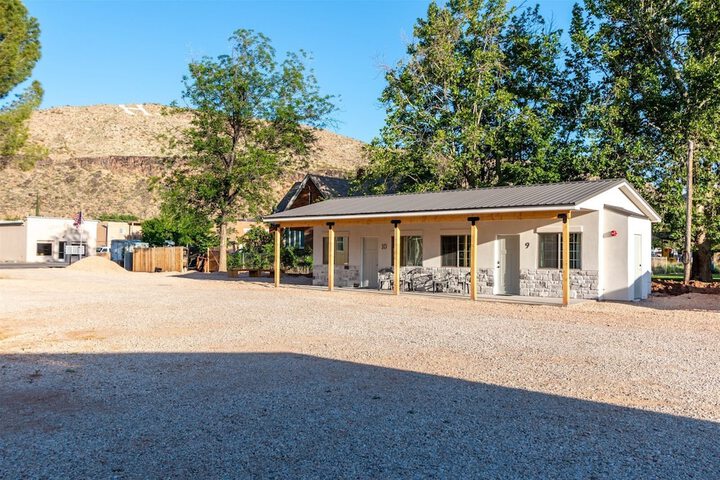 Hurricane Hideaway Lodging - thumb 3