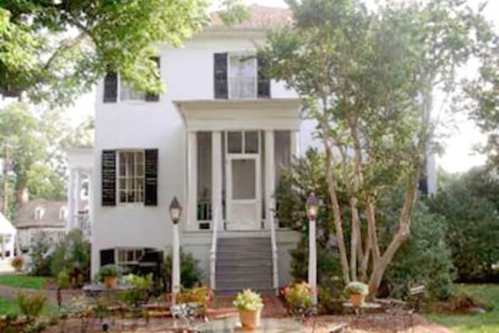 The Essex Inn - thumb 0