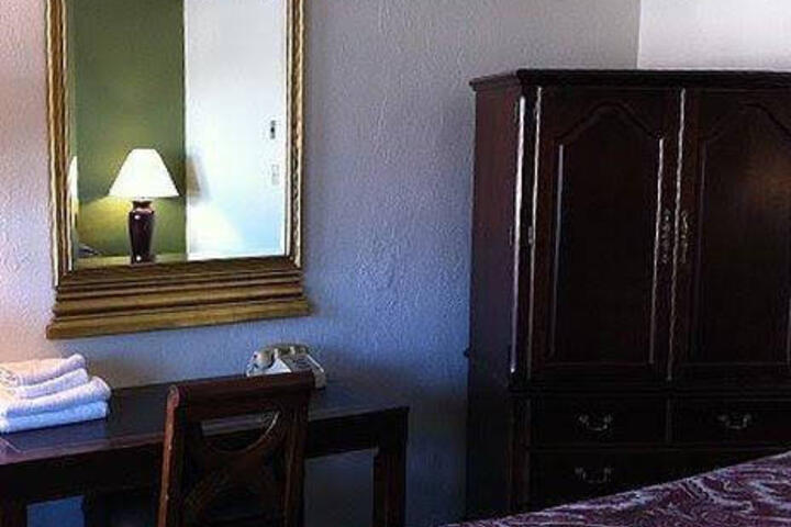 Holiday Motel Fresno - thumb 4