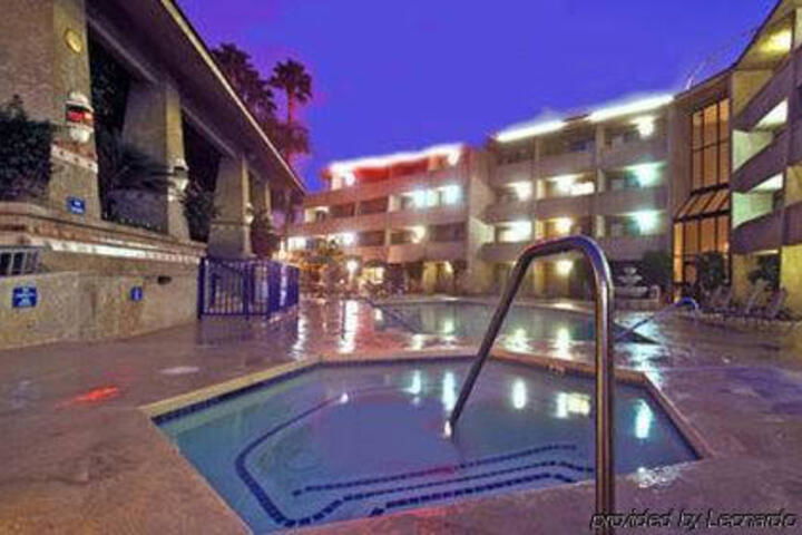 Diamond Bar Inn & Suites - thumb 1