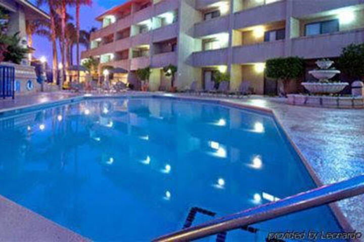 Diamond Bar Inn & Suites - thumb 5