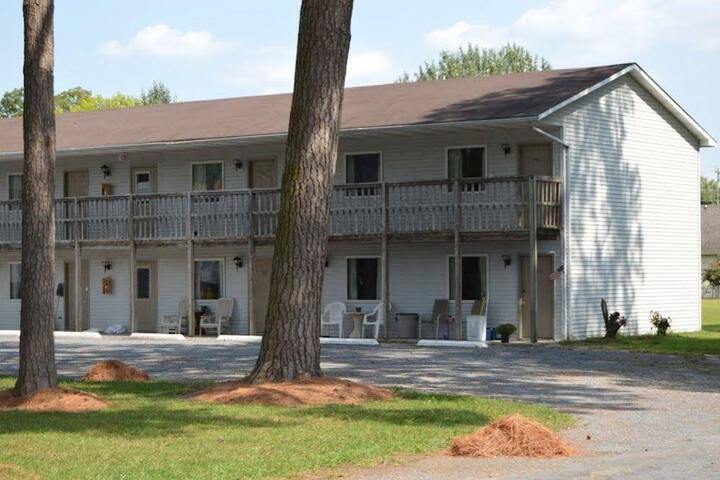 Crisfield Budget Inn - thumb 0
