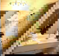 The Holiday Motel  Restaurant - Accommodation Dallas