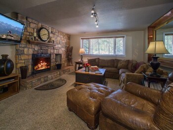 Lazy K Mountain Home 5 Bedroom Holiday Home By Key To The Rockies - thumb 2