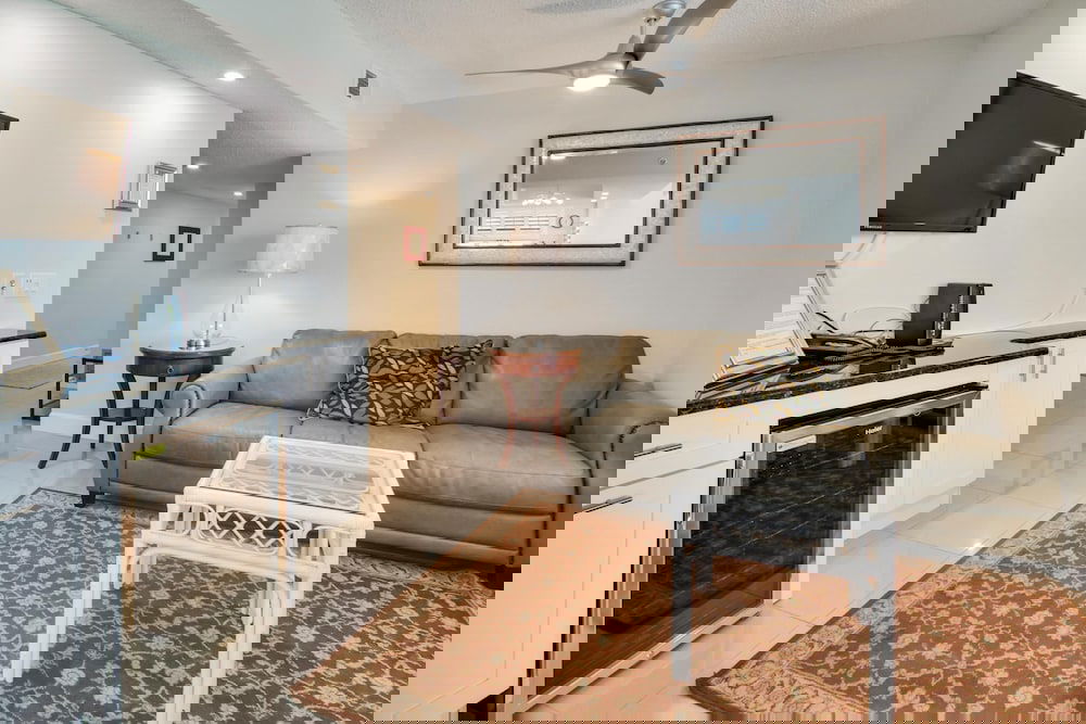 Trillium 5C Beach Front/private Balcony With Amazing Views/pool! - thumb 6