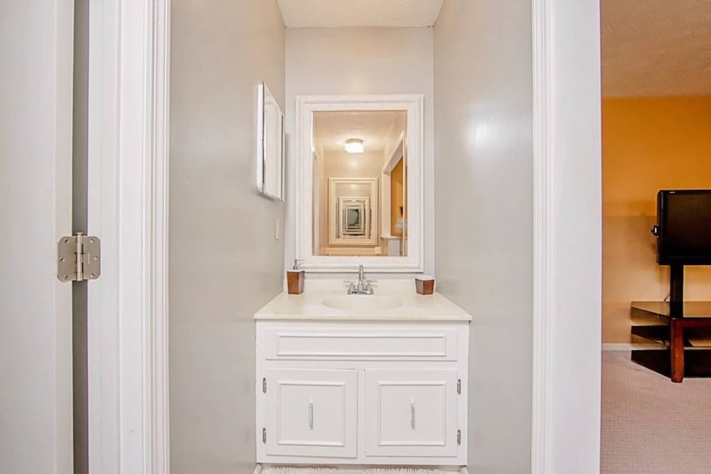 Enjoy The Centrally Located Mcfadyen Guest House - thumb 5