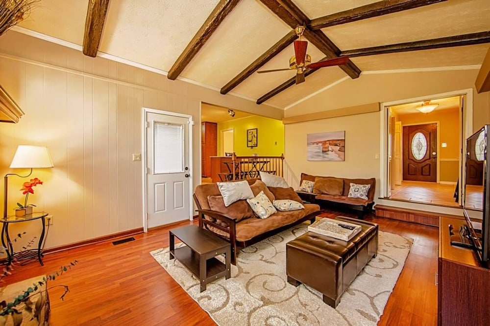 Enjoy The Centrally Located Mcfadyen Guest House - thumb 4