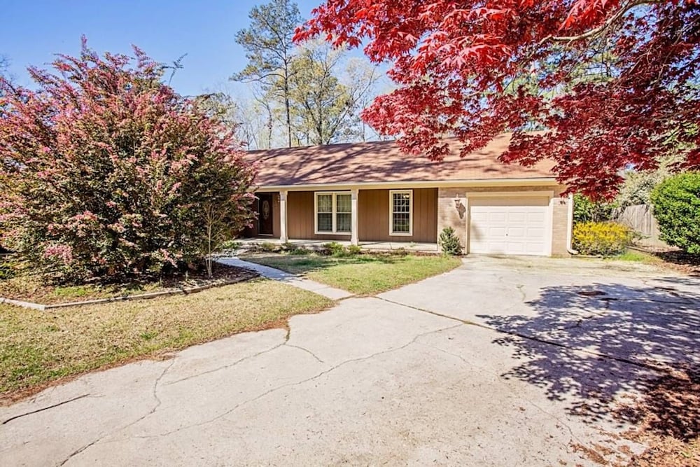 Enjoy The Centrally Located Mcfadyen Guest House - thumb 1