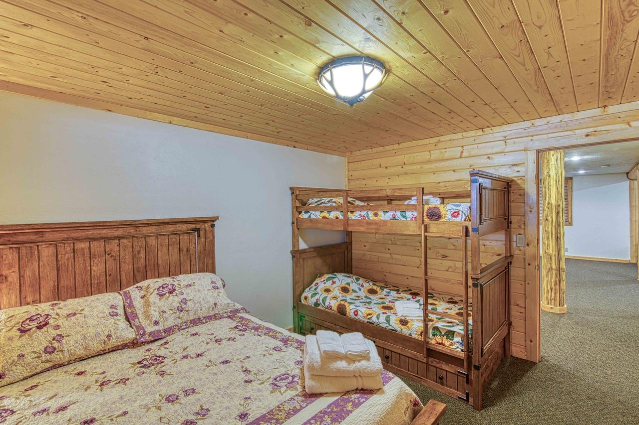 Yellowstone Cabin - thumb 11