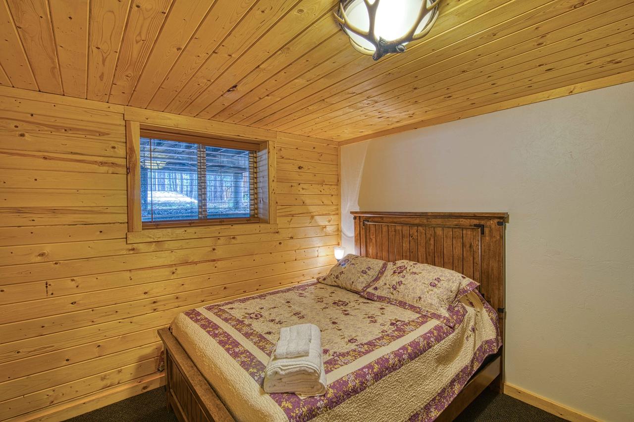 Yellowstone Cabin - thumb 12