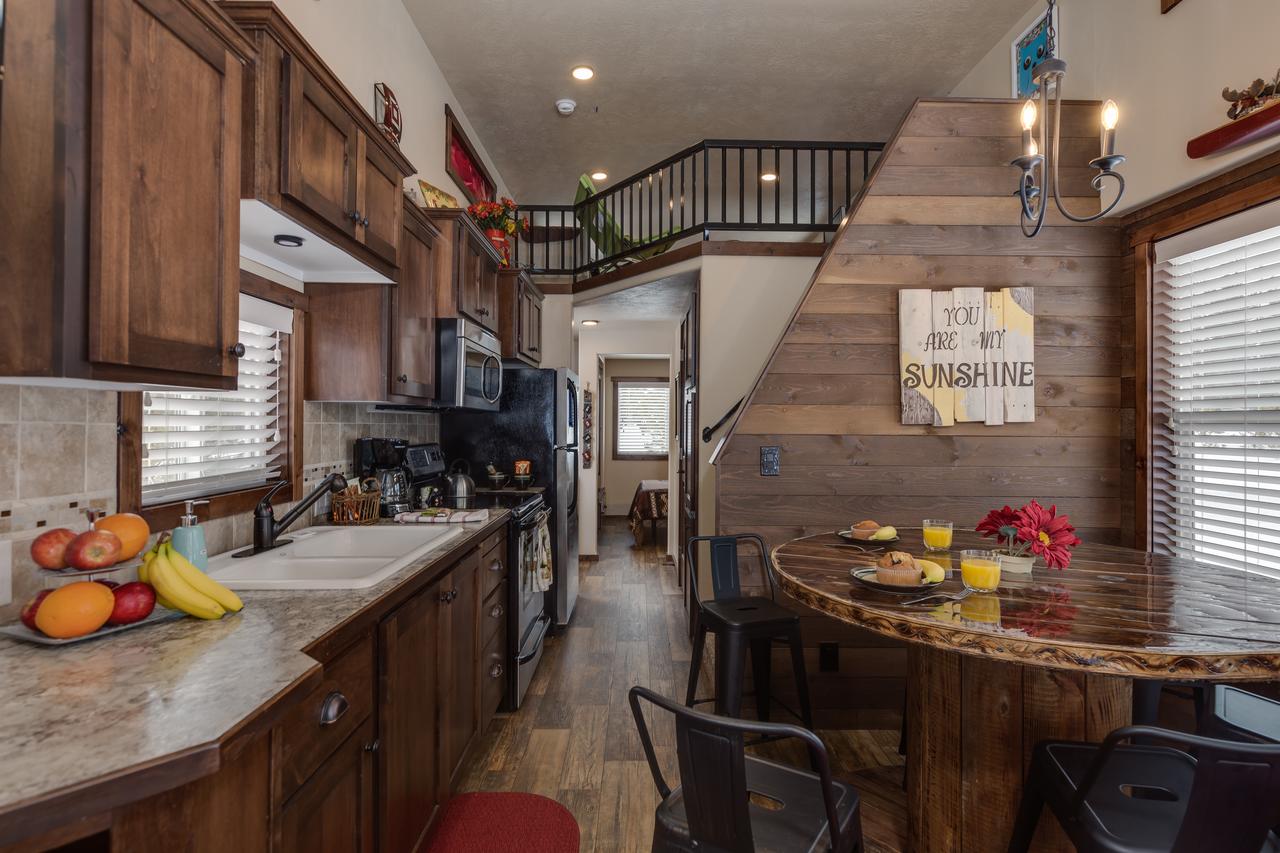 Heigh-Ho Hollow - thumb 1