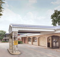 Days Inn by Wyndham Dubuque - Accommodation Dallas