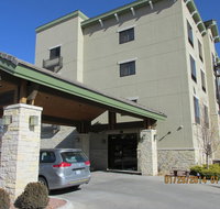 Parkwood Inn  Suites - Accommodation Dallas