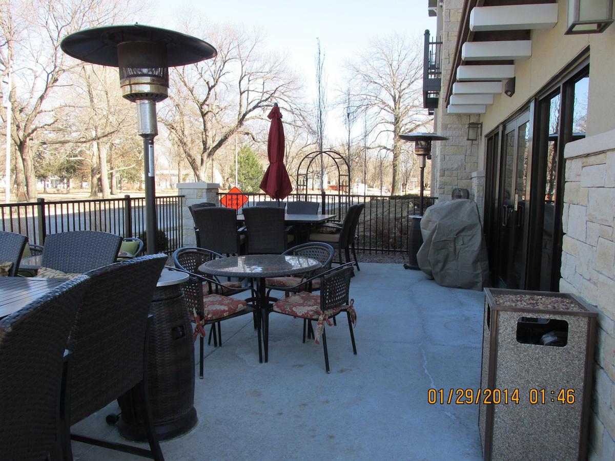 Parkwood Inn & Suites - thumb 1