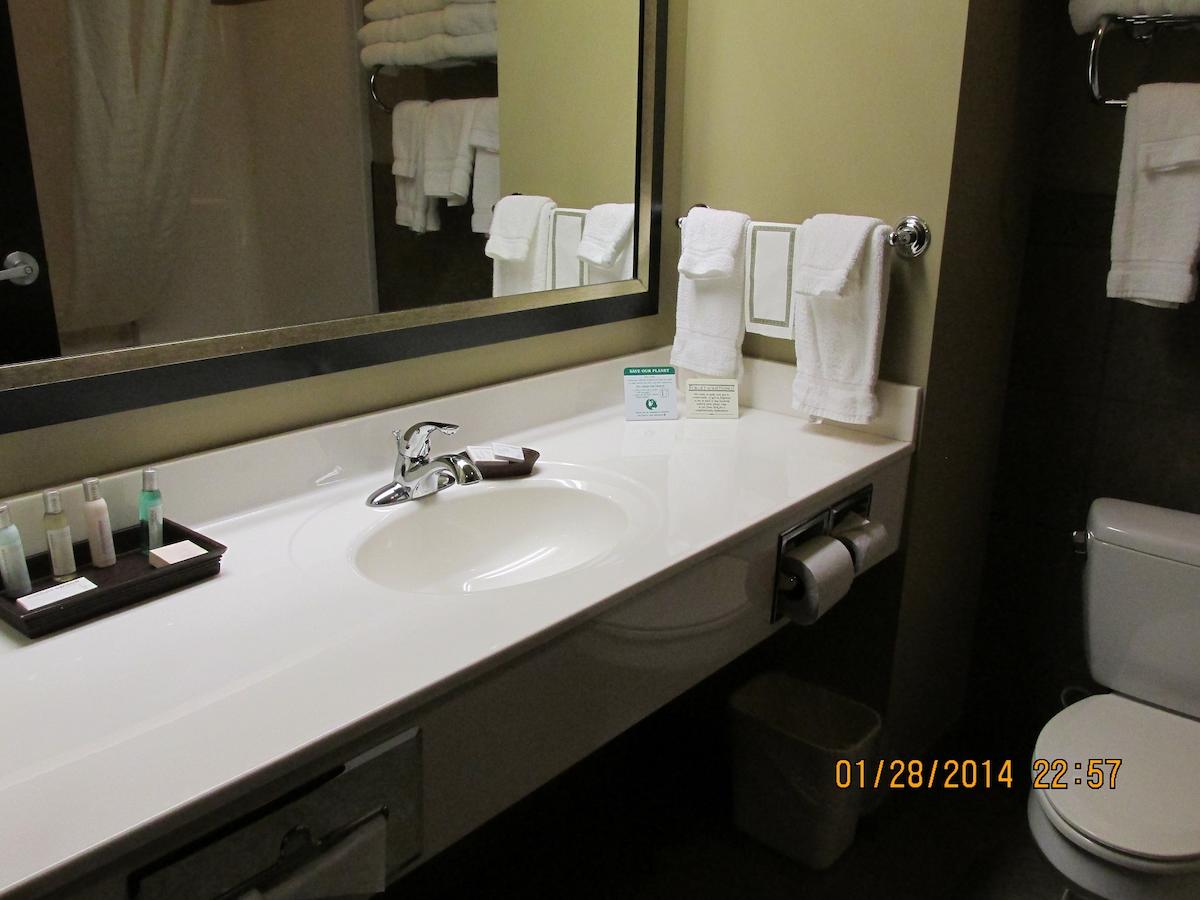 Parkwood Inn & Suites - thumb 19