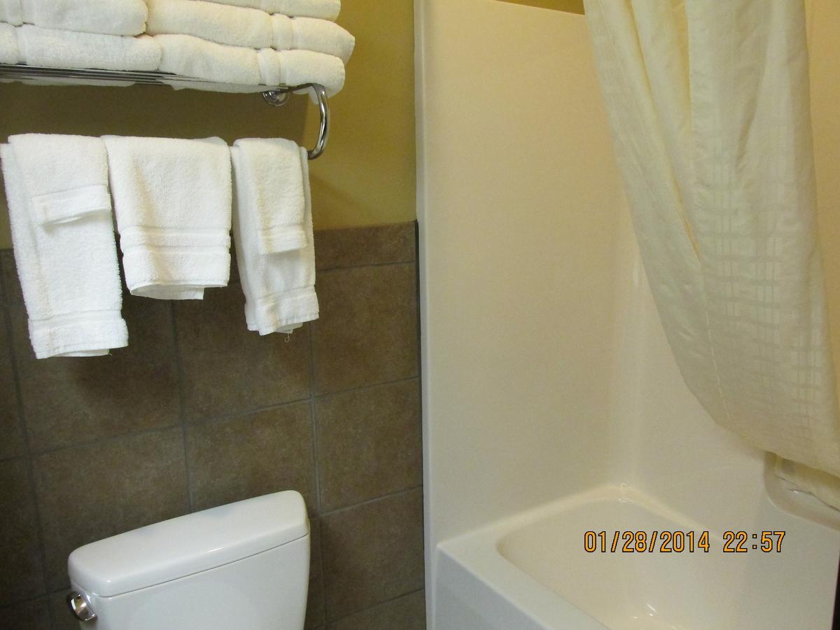 Parkwood Inn & Suites - thumb 21